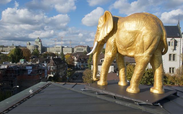 Unser Maskottchen: Der goldene Elefant Caruso auf dem Museumsdach